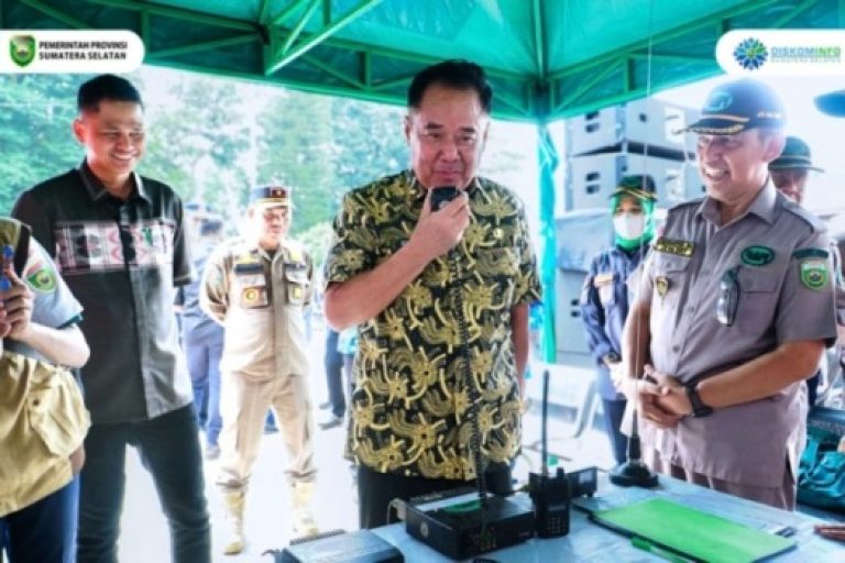 Wakil Gubernur Provinsi Sumatera Selatan, Cik Ujang, melepas peserta mudik yang memiliki tema Mudik Tenang Menyenangkan di Terminal Alang-alang lebar Tipe A Kota Palembang. pada hari Kamis, tanggal 17 Maret 2025. (BEKISARMEDIA/SIKUMBANG)
