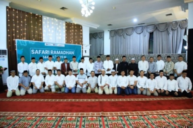 Wakil Gubernur (Wagub) Provinsi Sumatera Selatan (Sumsel), Cik Ujang, menghadiri Safari Ramadhan tahun 1.446 Hijriah bersama Forum Komunikasi Pimpinan Daerah (Forkopimda), Organisasi Perangkat Daerah (OPD) di lingkungan Pemerintah Provinsi (Pemprov) Sumsel, Badan Usaha Milik Negara (BUMN), Badan Usaha Milik Daerah (BUMD), Tokoh Agama, Tokoh Masyarakat, dan Unsur lainnya. (BEKISARMEDIA/SIKUMBANG)