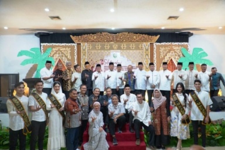 Wakil Gubernur Provinsi Sumatera Selatan (Sumsel), Cik Ujang, menghadiri silaturahmi bersama masyarakat Lematang, Kikim, Pasemah, Lintang, Empat Lawang, Gumai, dan Semendo Area di Hotel Swarna Dwipa, Palembang, pada hari Senin, tanggal 10 Maret 2025. (BEKISARMEDIA/SIKUMBANG)