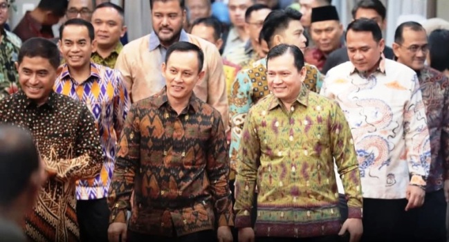 Ketua Dewan Perwakilan Rakyat Daerah (DPRD) Provinsi Sumatera Selatan (Sumsel), Andie Dinialdie, menghadiri acara pelepasan tugas Penjabat (Pj.) Gubernur Sumsel, Elen Setiadi, dan Pj. Ketua Tim Penggerak (TP) Pemberdayaan Kesejahteraan Keluarga (PKK), pada hari Selasa malam, tanggal 18 Februari 2025, di Griya Agung, Palembang. (BEKISARMEDIA/SIKUMBANG)