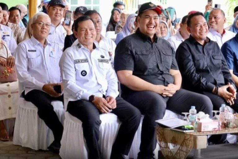 Ketua Dewan Perwakilan Rakyat Daerah (DPRD) Provinsi Sumatera Selatan (Sumsel), Andie Dinialdie, menghadiri acara peresmian Renovasi Madrasah Ibtidaiyah Al Wathoniyah, yang berada di Jalan K.H. Azhari, Kecamatan Seberang Ulu I Kota Palembang, pada hari Rabu, tanggal 12 Februari 2025. (BEKISARMEDIA/SIKUMBANG)