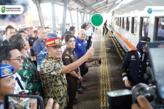 Wakil Gubernur (Wagub) Provinsi Sumatera Selatan (Sumsel), Cik Ujang, menghadiri acara pelepasan peserta mudik gratis dengan kereta api bersama Gubernur Sumsel tahun 2025/1.446 Hijriah, di Stasiun Kereta Api, Palembang, pada hari Kamis, tanggal 27 Maret 2025. (BEKISARMEDIA/SIKUMBANG)