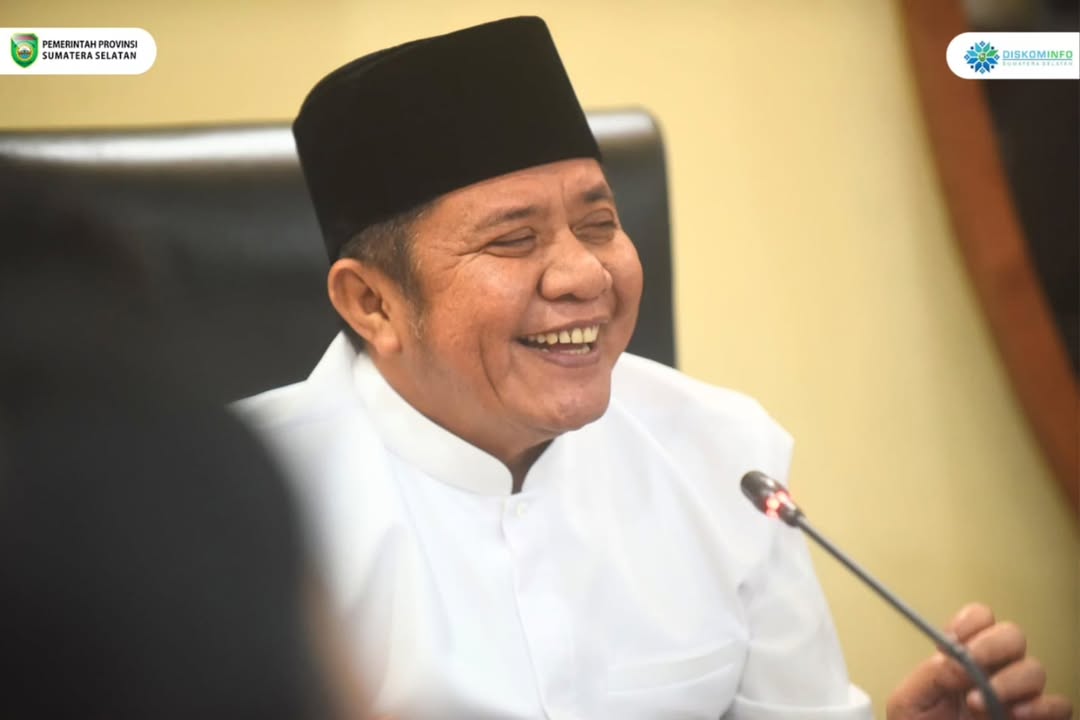 Gubernur Provinsi Sumatera Selatan (Sumsel), Herman Deru, dan Wakil Gubernur Sumsel, Cik Ujang, menerima audiensi dari Wali Kota Pagar Alam, Ludi Oliansyah, di Kantor Gubernur Sumsel, Palembang, pada hari Rabu, tanggal 26 Maret 2025. (BEKISARMEDIA/SIKUMBANG)