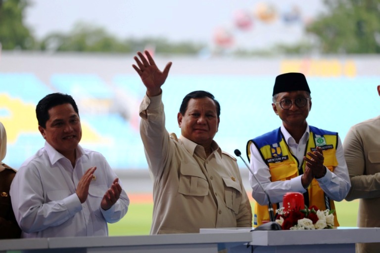 Presiden Republik Indonesia, Prabowo Subianto, saat meresmikan penggunaan 17 stadion yang berada di berbagai daerah di Indonesia, yang dipusatkan di Stadion Gelora Delta, Sidoarjo, pada hari Senin, tanggal 17 Maret 2025. (BEKISARMEDIA/DETIKSUMSEL.COM)