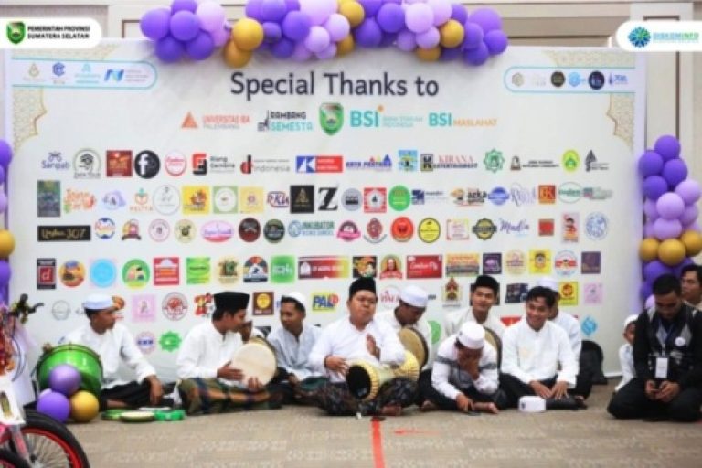 Gubernur Provinsi Sumatera Selatan (Sumsel), Herman Deru, menghadiri Yatim Fest tahun 2025 yang diselenggarakan oleh Yayasan Abuyatama di Rambang Semesta Ballroom, pada hari Minggu, tanggal 23 Maret 2025. (BEKISARMEDIA/SIKUMBANG)