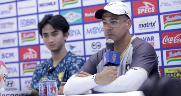 Pelatih Persita, Fabio Lefundes. (foto : Ligaindonesiabaru.com)