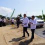 Bupati Kabupaten Ogan Komering Ilir, H. Muchendi Mahzareki, turut menghadiri kunjungan Presiden Republik Indonesia, Prabowo Subianto, dalam rangka peresmian program Gerakan Indonesia Menanam di Desa Sungai Pinang, Kecamatan Rambutan, Kabupaten Banyuasin, pada hari Rabu, tanggal 23 April 2025. (BEKISARMEDIA.ID/SIKUMBANG)