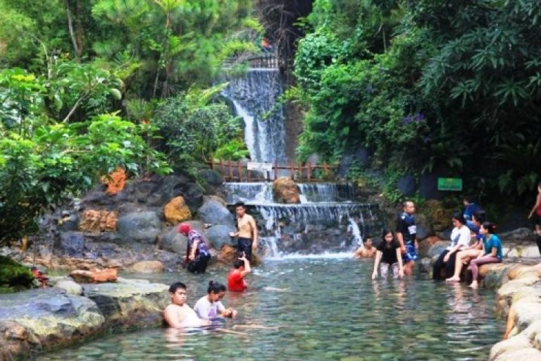 Sari Ater Hot Spring Resort adalah sebuah objek wisata yang terletak di Jalan Raya Ciater, Subang, Jawa Barat. Tempat ini menawarkan kesempatan untuk berendam di air panas alami yang berasal dari Gunung Tangkuban Perahu dengan suhu sekitar 43-46 derajat Celsius. (foto : subang.go.id)