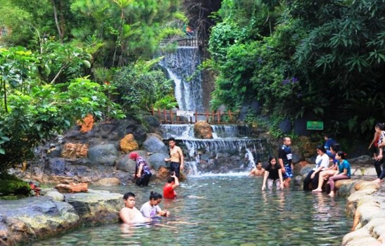 Sari Ater Hot Spring Resort adalah sebuah objek wisata yang terletak di Jalan Raya Ciater, Subang, Jawa Barat. Tempat ini menawarkan kesempatan untuk berendam di air panas alami yang berasal dari Gunung Tangkuban Perahu dengan suhu sekitar 43-46 derajat Celsius. (foto : subang.go.id)