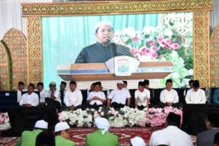 Ketua Dewan Perwakilan Rakyat Daerah (DPRD) Provinsi Sumatera Selatan (Sumsel), Andie Dinialdie, menghadiri acara silaturahmi dan safari Ramadhan tahun 2025 yang diselenggarakan oleh Wali Kota Palembang, pada hari Sabtu, tanggal 15 Maret 2025. (BEKISARMEDIA.ID/SIKUMBANG)