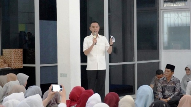 Bupati Kabupaten Ogan Komering Ilir, H. Muchendi, saat menghadiri acara Gema Ramadan di RSUD Kayuagung, hari Jum'at, tanggal 21 Maret 2025. (BEKISARMEDIA/SIKUMBANG)