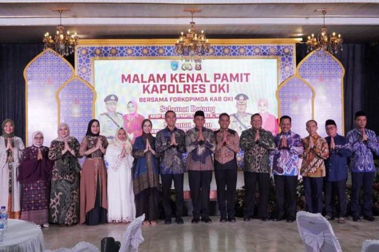 Bupati Kabupaten Ogan Komering Ilir (OKI), H. Muchendi, menghadiri acara kenal pamit Kapolres OKI, yang berlangsung di Pendopo Kabupatenan, pada hari Selasa, tanggal 25 Maret 2025. (BEKISARMEDIA/SIKUMBANG)