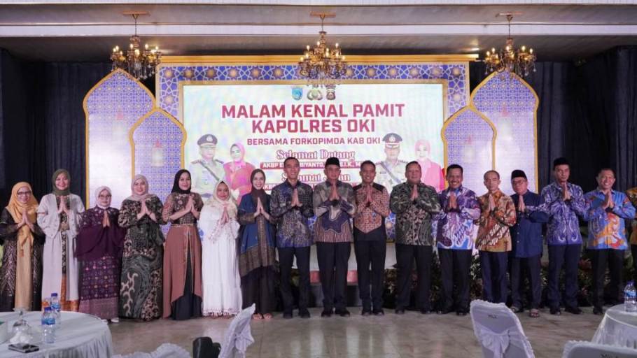 Bupati Kabupaten Ogan Komering Ilir (OKI), H. Muchendi, menghadiri acara kenal pamit Kapolres OKI, yang berlangsung di Pendopo Kabupatenan, pada hari Selasa, tanggal 25 Maret 2025. (BEKISARMEDIA/SIKUMBANG)