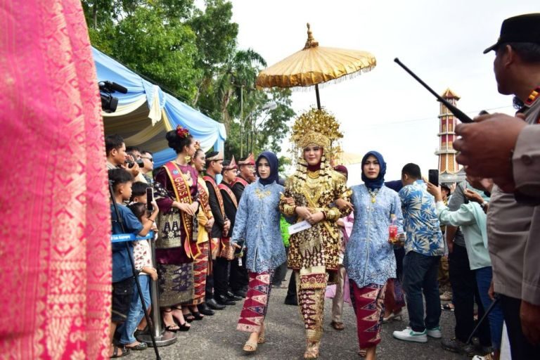 Warga Kabupaten Ogan Komering Ilir, Provinsi Sumatera Selatan, mengisi lebaran Idul Fitri dengan tradisi Midang Bebuke, hari Rabu, tanggal 2 April 2025. (BEKISARMEDIA/SIKUMBANG)