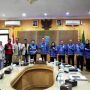 Bupati Kabupaten Ogan Komering Ilir, Muchendi Mahzareki, melakukan pertemuan dengan Perwakilan PLN Unit Pelayanan Pelanggan (ULP) Kayuagung bersama Unit Layanan Operasional (ULO) Tugu Mulyo, pada hari Kamis, tanggal 17 April 2025. (BEKISARMEDIA.ID/SIKUMBANG)