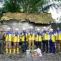 Bupati Kabupaten OKI, Muchendi Mahzarek, saat meresmikan perbaikan rumah tidak layak huni di Kelurahan Sukadana, Kayuagung, pada hari Senin, tanggal 28 April 2025. (BEKISARMEDIA.ID/SIKUMBANG)