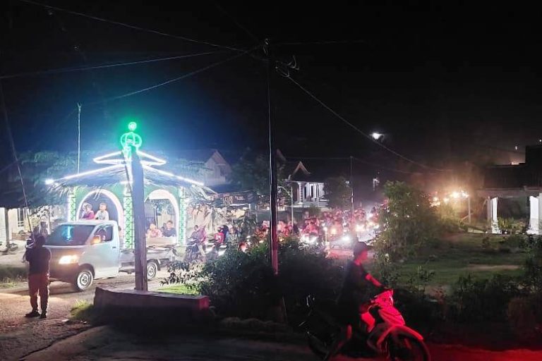 Tradisi takbir keliling masih menjadi bagian tidak terpisahkan dari perayaan malam Idul Fitri di Desa Berlian Makmur, Kecamatan Sungai Lilin, Kabupaten Musi Banyuasin (Muba), Provinsi Sumatera Selatan. (BEKISARMEDIA/APRIZAL)