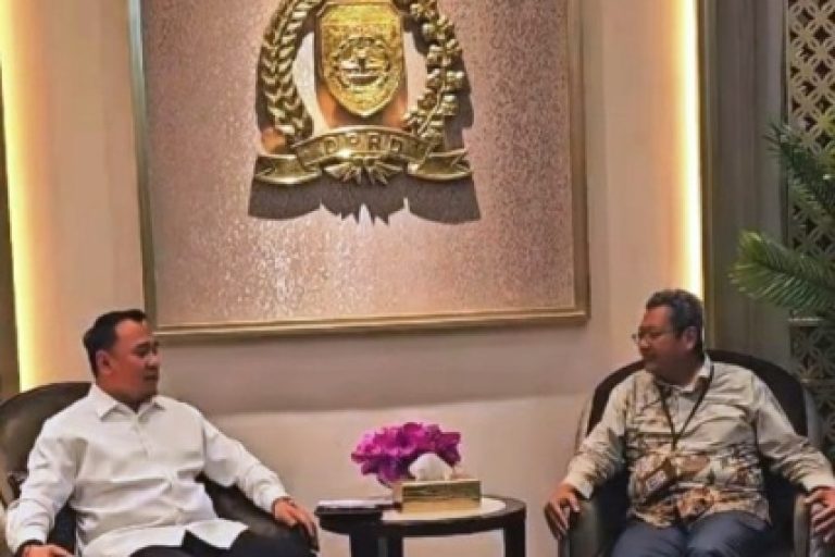 Ketua Dewan Perwakilan Rakyat Daerah (DPRD) Provinsi Sumatera Selatan (Sumsel), Andie Dinialdie, menerima Kunjungan Kerja (Kunker) tim Badan Pemeriksa Keuangan (BPK) Republik Indonesia perwakilan Sumsel, pada hari Kamis, tanggal 6 Maret 2025. (BEKISARMEDIA/SIKUMBANG)