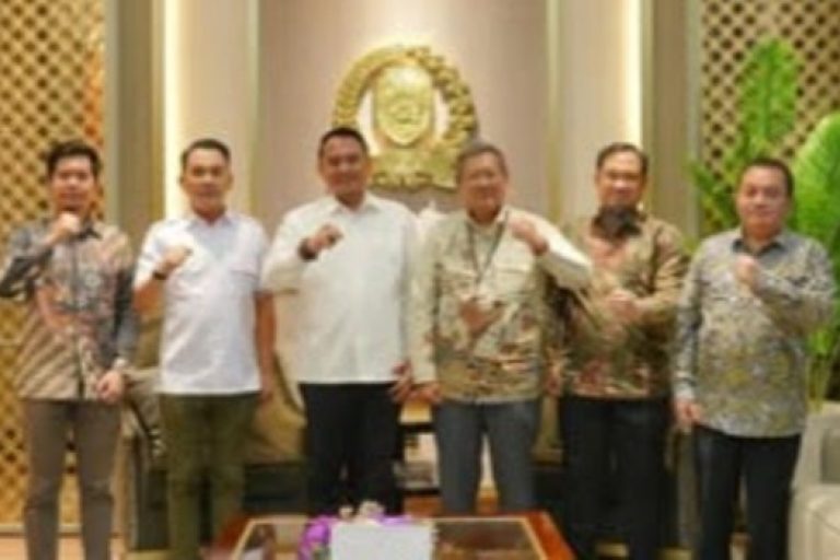 Ketua Dewan Perwakilan Rakyat Daerah (DPRD) Provinsi Sumatera Selatan (Sumsel), Andie Dinialdie, menerima Kunjungan Kerja (Kunker) tim Badan Pemeriksa Keuangan (BPK) Republik Indonesia perwakilan Sumsel, pada hari Kamis, tanggal 6 Maret 2025. (BEKISARMEDIA/SIKUMBANG)