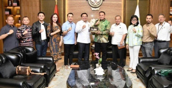 Ketua Dewan Perwakilan Rakyat Daera (DPRD) Provinsi Sumatera Selatan (Sumsel), Andie Denaldie, bersama para Wakil Ketua, melakukan Kunjungan Kerja (Kunker) ke Badan Pemeriksa Keuangan (BPK) Republik Indonesia, pada hari Senin, tanggal 10 Maret 2025. (BEKISARMEDIA.iD/SIKUMBANG)