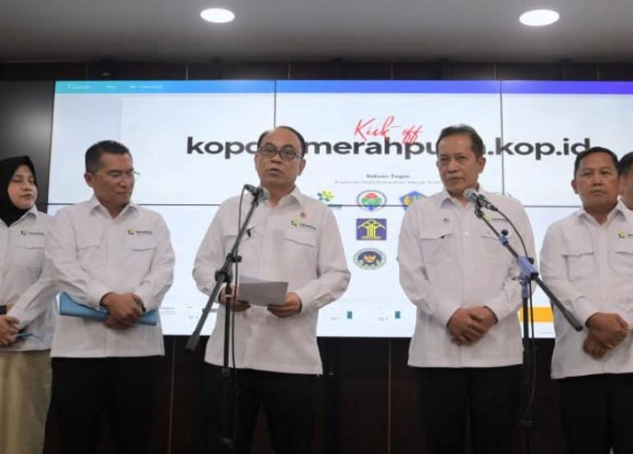 Menteri Koperasi Republik Indonesia, Budi Arie Setiadi, saat memberikan keterangan terkait Koperasi Desa Merah Putih, pada hari Senin, tanggal 21 April 2025. (BEKISARMEDIA.iD/KEMENTERIAN KOPERASI)