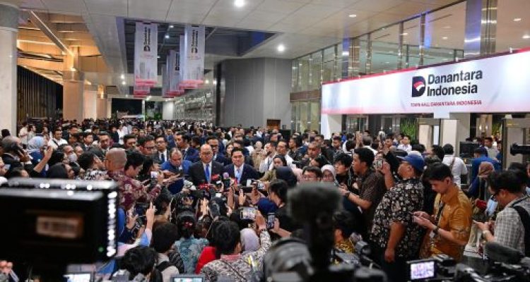 Prabowo Subianto saat memberikan arahan dalam agenda Town Hall Meeting yang digelar di Jakarta International Convention Centre (JICC), pada hari Senin, tanggal 28 April 2025. (BEKISARMEDIA.ID/PRESIDENRI.GO.ID)