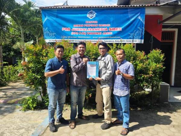 Ketua Umum (Ketum) Dewan Pimpinan Pusat (DPP) Pro Jurnalismedia Siber (PJS), Mahmud Marhaba, melakukan Kunjungan Kerja (Kunker) ke Kantor Dewan Pimpinan Daerah (DPD) PJS Provinsi Jambi, pada hari Jum'at, tanggal 18 April 2025. (BEKISARMEDIA.ID/DPP PJS)
