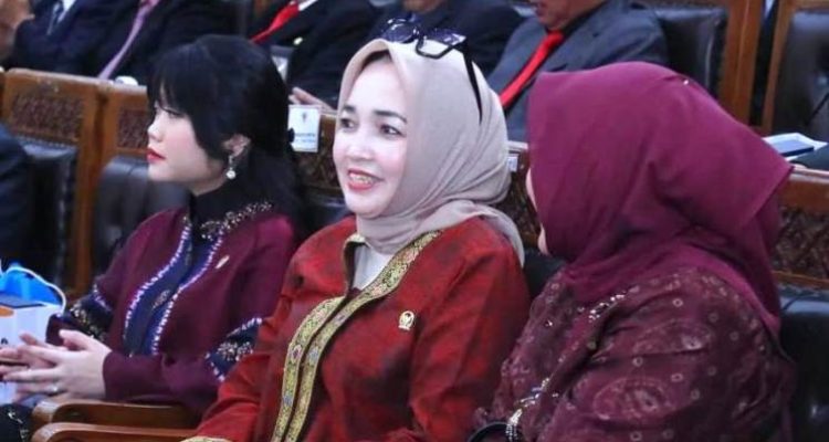 Anggota Dewan Perwakilan Daerah (DPD) Republik Indonesia asal Provinsi Sumatera Selatan (Sumsel), Hj. Eva Susanti, menghadiri Sidang Paripurna Istimewa Dewan Perwakilan Rakyat Daerah (DPRD) Kabupaten Banyuasin, pada hari Kamis, tanggal 10 April 2025. (BEKISARMEDIA/SIKUMBANG)