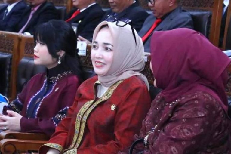 Anggota Dewan Perwakilan Daerah (DPD) Republik Indonesia asal Provinsi Sumatera Selatan (Sumsel), Hj. Eva Susanti, menghadiri Sidang Paripurna Istimewa Dewan Perwakilan Rakyat Daerah (DPRD) Kabupaten Banyuasin, pada hari Kamis, tanggal 10 April 2025. (BEKISARMEDIA/SIKUMBANG)