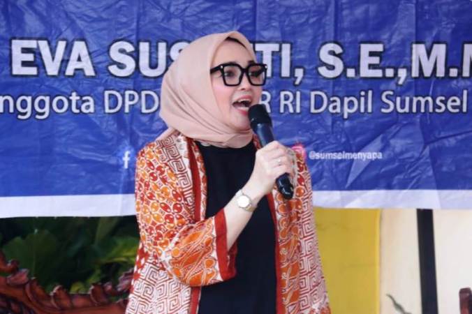 Hj. Eva Susanti, Anggota Komite II DPD RI Dapil Sumsel, saat Sosialisasi 4 Pilar MPR RI di Kelurahan Tanah Mas, Kecamatan, Talang Kelapa Kabupaten Banyuasin, pada hari Kamis, tanggal 24 April 2025. (BEKISARMEDIA/SIKUMBANG)