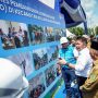 Sekretaris Daerah Kabupaten Musi Banyuasin, Dr. H. Apriyadi Mahmud, mendampingi Gubernur Sumatera Selatan, Herman Deru, saat peresmian peralihan penggunaan aliran listrik dari PT MEP ke PLN. (BEKISARMEDIA.ID/SIKUMBANG)