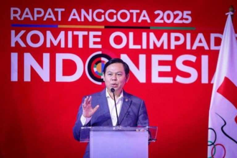 Sultan Baktiar Najamudin saat memberikan sambutan singkat dalam acara pembukaan Rapat Anggota KOI di Fairmont Hotel, Senayan, Jakarta, pada hari Selasa, tanggal 22 April 2025. (BEKISARMEDIA.ID/DPD.GO.ID)