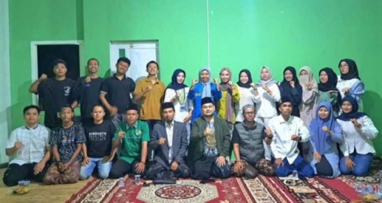 Dalam rangka memperingati hari lahir Pergerakan Mahasiswa Islam Indonesia (PMII) yang ke-65 tahun, Pengurus Cabang PMII Ogan Komering Ulu (OKU) menggelar kegiatan Tasyakuran dan Refleksi Gerakan Kader OKU, di Sekretariat PC PMII OKU (BEKISARMEDIA.ID/SIKUMBANG)