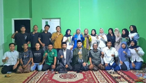 Dalam rangka memperingati hari lahir Pergerakan Mahasiswa Islam Indonesia (PMII) yang ke-65 tahun, Pengurus Cabang PMII Ogan Komering Ulu (OKU) menggelar kegiatan Tasyakuran dan Refleksi Gerakan Kader OKU, di Sekretariat PC PMII OKU (BEKISARMEDIA.ID/SIKUMBANG)