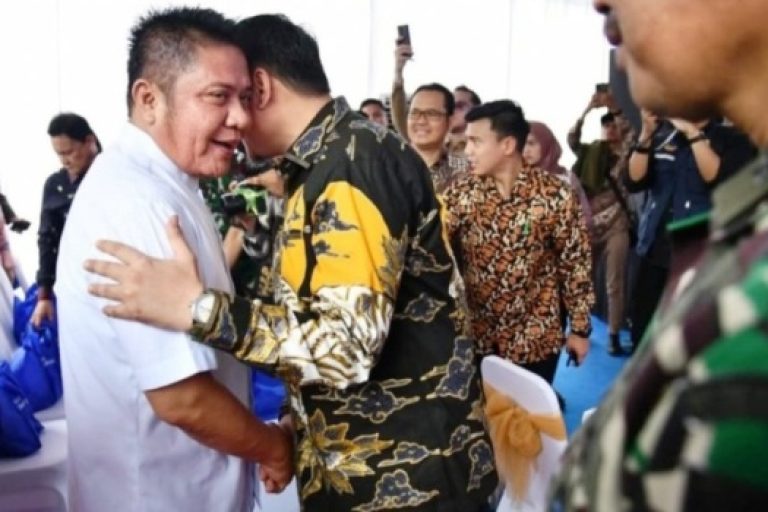 Ketua Dewan Perwakilan Rakyat Daerah (DPRD) Provinsi Sumatera Selatan (Sumsel), Andie Denaldie, menghadiri program Gerak Cepat Perbaikan Rumah Tidak Layak Huni dan Sanitasi Tahun 2025, yang diselenggarakan oleh Pemerintah Provinsi (Pemprov) Sumsel, hari Jum'at, tanggal 14 Maret 2025. (BEKISARMEDIA.ID/SIKUMBANG)