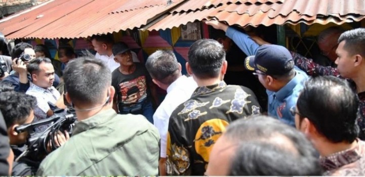 Ketua Dewan Perwakilan Rakyat Daerah (DPRD) Provinsi Sumatera Selatan (Sumsel), Andie Denaldie, menghadiri program Gerak Cepat Perbaikan Rumah Tidak Layak Huni dan Sanitasi Tahun 2025, yang diselenggarakan oleh Pemerintah Provinsi (Pemprov) Sumsel, hari Jum'at, tanggal 14 Maret 2025. (BEKISARMEDIA.ID/SIKUMBANG)
