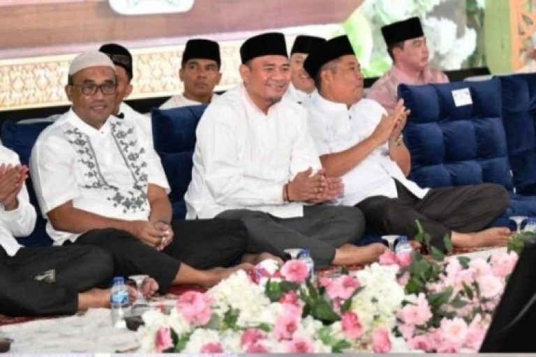 Ketua Dewan Perwakilan Rakyat Daerah (DPRD) Provinsi Sumatera Selatan (Sumsel), Andie Dinialdie, menghadiri acara silaturahmi dan safari Ramadhan tahun 2025 yang diselenggarakan oleh Wali Kota Palembang, pada hari Sabtu, tanggal 15 Maret 2025. (BEKISARMEDIA.ID/SIKUMBANG)