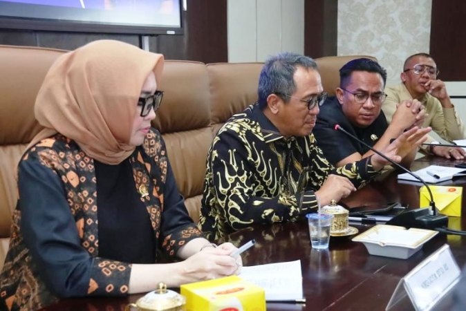 Anggota Komisi XI Dewan Perwakilan Rakyat (DPR) Republik Indonesia dari Fraksi Partai Demokrat, Wahyu Sanjaya, melakukan Kunjungan Kerja (Kunker) ke Kantor Dewan Perwakilan Rakyat Daerah (DPRD) Kota Prabumulih, pada hari Rabu, tangal 9 April 2025. (BEKISARMEDIA/SIKUMBANG)