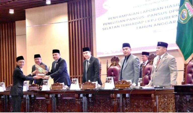 Dewan Perwakilan Rakyat Daerah (DPRD) Provinsi Sumatera Selatan (Sumsel) menggelar Sidang Paripurna XI dengan agenda penyampaian Laporan Hasil Pembahasan dan Penelitian Panitia Khusus (Pansus)-Pansus terhadap Laporan Keterangan Pertanggungjawaban (LKPJ) Gubernur Sumsel Tahun Anggaran 2024, bertempat di Ruang Sidang Paripurna DPRD Sumsel, pada hari Senin, tanggal 14 April 2025. (BEKISARMEDIA.ID/SIKUMBANG)