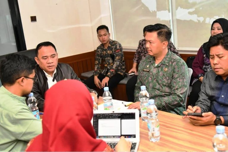 Ketua Dewan Perwakilan Rakyat Daerah (DPRD) Provinsi Sumatera Selatan (Sumsel), Andie Dinialdie, melakukan Kunjungan Kerja (Kunker) ke Kementerian Komunikasi dan Digital Republik Indonesia. (BEKISARMEDIA.ID/SIKUMBANG)