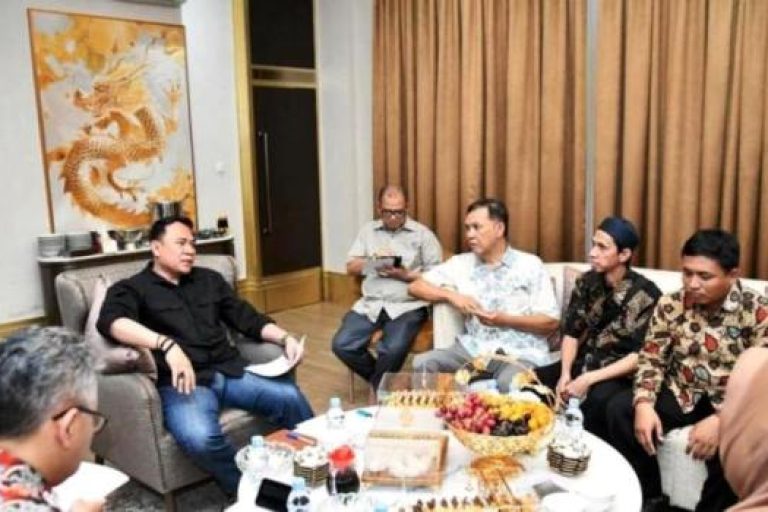 Ketua Dewan Perwakilan Rakyat Daerah (DPRD) Provinsi Sumatera Selatan (Sumsel), Andie Dinialdie, melakukan pertemuan dengan Yayasan Sharing Disability Indonesia, dalam rangka penyampaian usulan program dan masukan strategis, pada hari Sabtu, tanggal 19 April 2025. (BEKISARMEDIA.ID/SIKUMBANG)