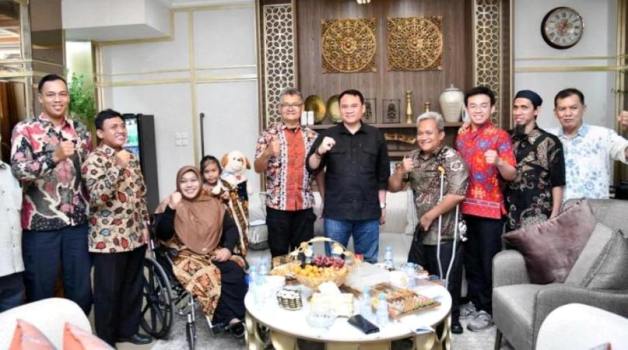 Ketua Dewan Perwakilan Rakyat Daerah (DPRD) Provinsi Sumatera Selatan (Sumsel), Andie Dinialdie, melakukan pertemuan dengan Yayasan Sharing Disability Indonesia, dalam rangka penyampaian usulan program dan masukan strategis, pada hari Sabtu, tanggal 19 April 2025. (BEKISARMEDIA.ID/SIKUMBANG)