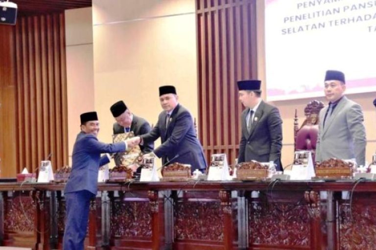 Dewan Perwakilan Rakyat Daerah (DPRD) Provinsi Sumatera Selatan (Sumsel) menggelar Sidang Paripurna XI dengan agenda penyampaian Laporan Hasil Pembahasan dan Penelitian Panitia Khusus (Pansus)-Pansus terhadap Laporan Keterangan Pertanggungjawaban (LKPJ) Gubernur Sumsel Tahun Anggaran 2024, bertempat di Ruang Sidang Paripurna DPRD Sumsel, pada hari Senin, tanggal 14 April 2025. (BEKISARMEDIA.ID/SIKUMBANG)