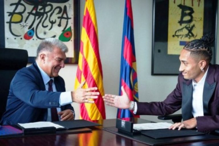 Keberhasilan Barcelona meraih treble domestik musim 2024/2025, tidak lepas dari peran besar Raphinha. Atas kontribusinya yang luar biasa, pemain sayap asal Brasil ini, resmi memperpanjang kontraknya bersama Blaugrana hingga 30 Juni 2028. (BEKISARMEDIA.ID/FCBARCELONA.COM)