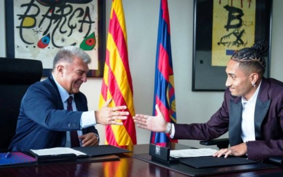Keberhasilan Barcelona meraih treble domestik musim 2024/2025, tidak lepas dari peran besar Raphinha. Atas kontribusinya yang luar biasa, pemain sayap asal Brasil ini, resmi memperpanjang kontraknya bersama Blaugrana hingga 30 Juni 2028. (BEKISARMEDIA.ID/FCBARCELONA.COM)