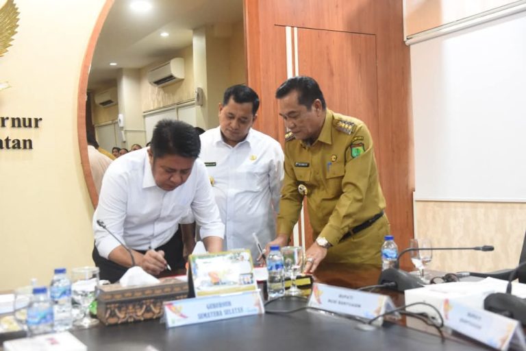Gubernur Provinsi Sumatera Selatan (Sumsel), Herman Deru, melakukan pertemuan dengan Bupati Kabupaten Musi Banyuasin (Muba) dan Banyuasin, pada hari Senin, tanggal 5 Mei 2025. (BEKISARMEDIA.ID/SIKUMBANG)