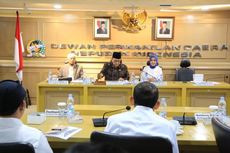 Rapat Kerja (Raker) Komite III DPD Republik Indonesia bersama Menteri Kebudayaan, Fadli Zon, di Gedung DPD, pada hari Rabu, tanggal 7 Mei 2025. (BEKISARMEDIA.ID/SIKUMBANG)
