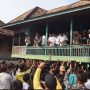 Warga Desa Kertayu, Kecamatan Sungai Keruh, Kabupaten Musi Banyuasin (Muba), kembali menggelar tradisi tahunan sedekah rami, atau yang lebih dikenal dengan nama sedekah lemang, sebagai bentuk syukur atas hasil panen dan penghormatan kepada leluhur, khususnya Puyang Burung Jauh. (BEKISARMEDIA.ID/SIKUMBANG)