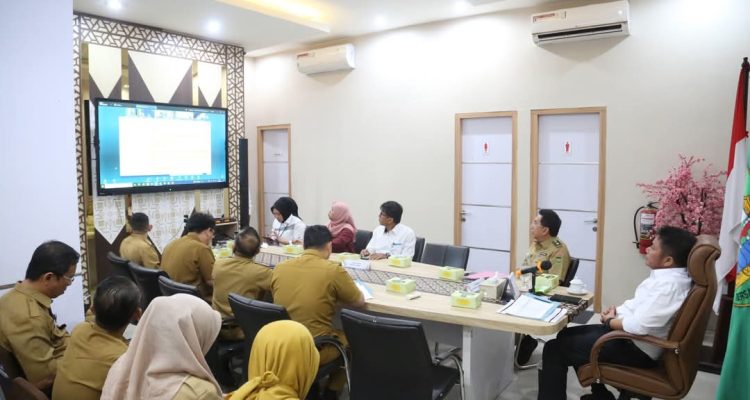 Gubernur Provinsi Sumatera Selatan (Sumsel), Herman Deru, mengikuti Rapat Koordinasi (Rakor) pengendalian Inflasi Daerah dan Sosialisasi Instruksi Presiden (Inpres) Nomor 9 tahun 2025, tentang Percepatan Pembentukan Koperasi Merah Putih. (BEKISARMEDIA.ID/SIKUMBANG)