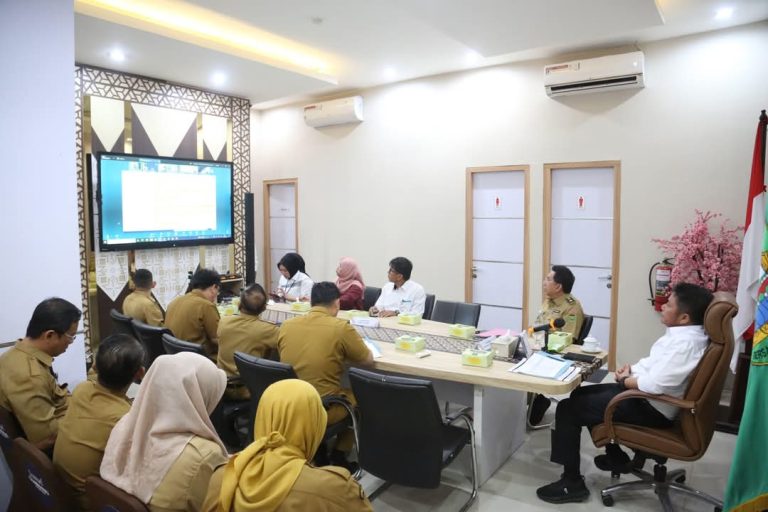 Gubernur Provinsi Sumatera Selatan (Sumsel), Herman Deru, mengikuti Rapat Koordinasi (Rakor) pengendalian Inflasi Daerah dan Sosialisasi Instruksi Presiden (Inpres) Nomor 9 tahun 2025, tentang Percepatan Pembentukan Koperasi Merah Putih. (BEKISARMEDIA.ID/SIKUMBANG)
